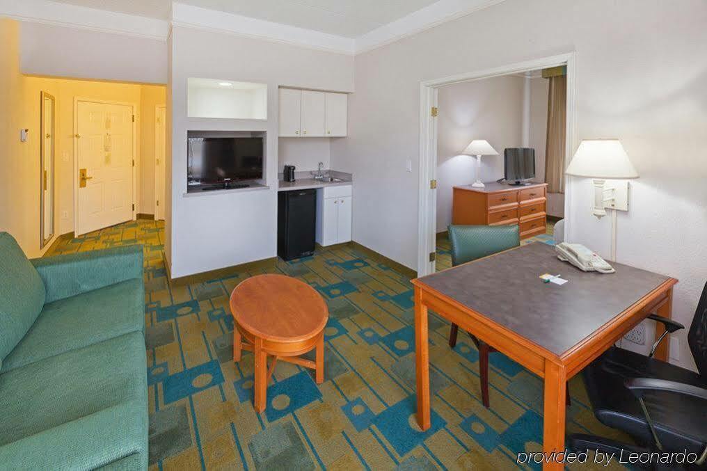 La Quinta By Wyndham Shreveport Airport Hotell Eksteriør bilde